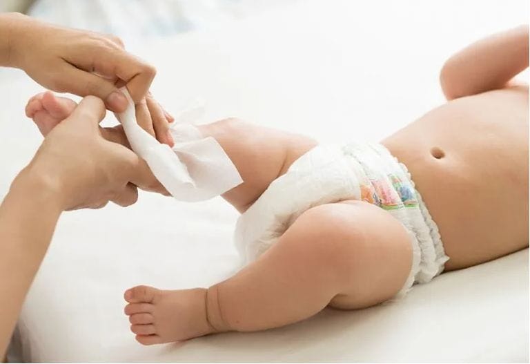 5 أسباب خفية وراء تسريب الحفاض ليلاً.. وكيف تضمنين نوماً هادئاً لطفلك