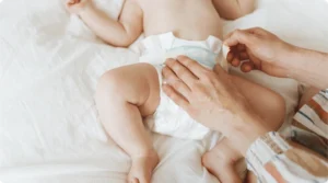 مقاس الحفاض المناسب: 7 علامات تدل على أن طفلك يحتاج إلى مقاس حفاض أكبر
